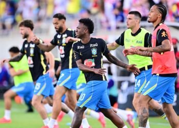Vini Jr antes de jogo do Brasil