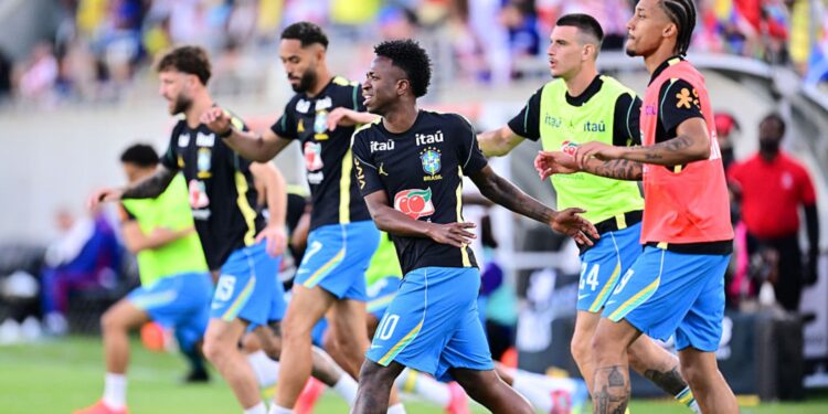 Vini Jr antes de jogo do Brasil