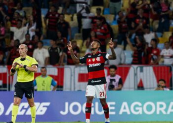 Bruno Henrique celebra campanha do Flamengo na Libertadores e manda recado: “Secar os outros”