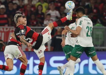 Lance que gerou a expulsão de Carrascal