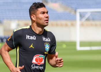 Casemiro durante treino da Seleção Brasileira