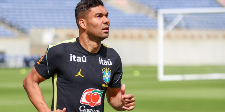 Casemiro durante treino da Seleção Brasileira