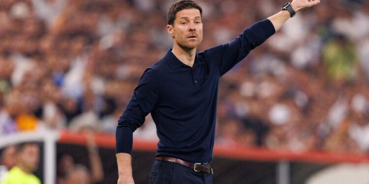 O Chelsea acertou neste sábado a contratação de Xabi Alonso para comandar a equipe nas próximas temporadas.