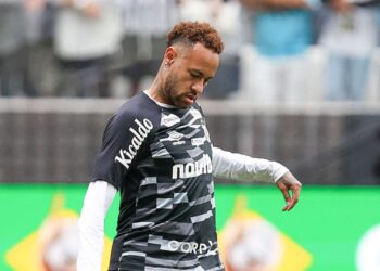 Neymar durante aquecimento do Santos