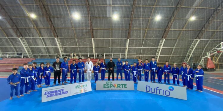 Projeto social leva jiu-jitsu a jovens do Sul - Foto: Divulgação