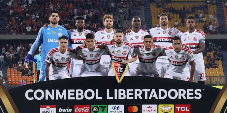 Elenco do Flamengo antes de jogo pela Conmebol Libertadores