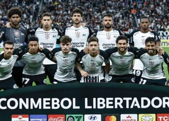 O Corinthians já está em Bogotá para mais um desafio decisivo na Copa Libertadores da América, mas não chega com força máxima.