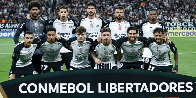 O Corinthians já está em Bogotá para mais um desafio decisivo na Copa Libertadores da América, mas não chega com força máxima.