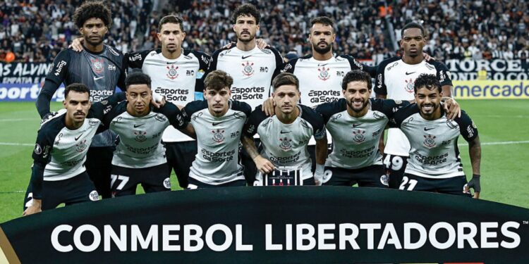 Jogadores do Corinthians antes de jogo na Libertadores