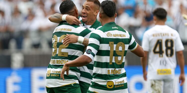Coritiba conquistou uma grande vitória sobre o Santos ao vencer por 3 a 0, pela 16ª rodada do Campeonato Brasileiro de 2026.