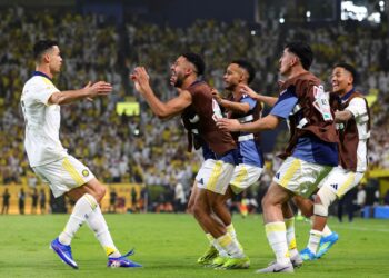 Cristiano Ronaldo marca duas vezes, Al-Nassr goleia e conquista o Campeonato Saudita
