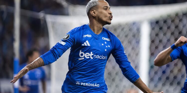 Matheus Pereira comemorando gol pelo Cruzeiro