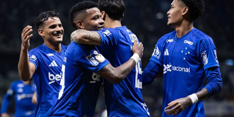 Jogadores do Cruzeiro comemorando