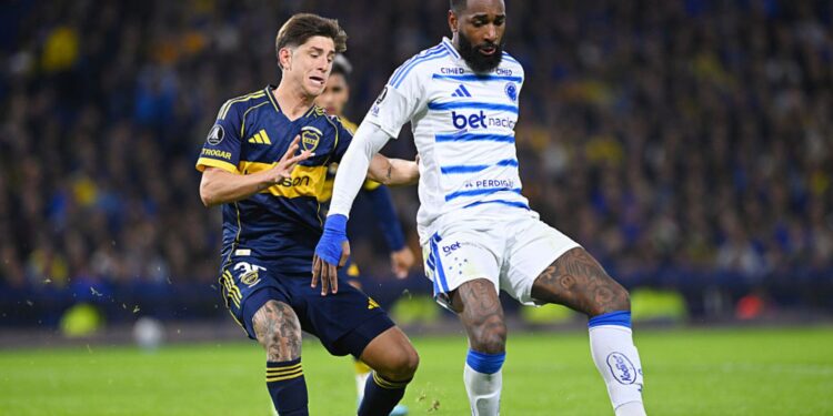 Lance do jogo entre Boca Juniors e Cruzeiro