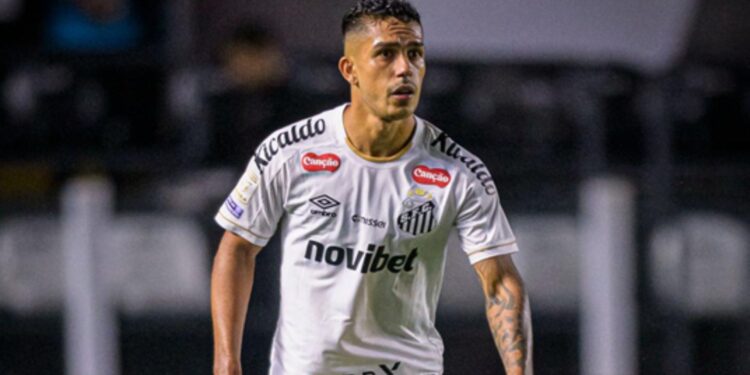 Igor Vinícius em jogo do Santos
