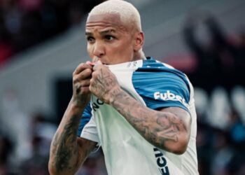 Deyverson em jogo da LDU