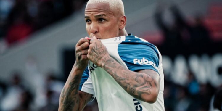 Deyverson em jogo da LDU
