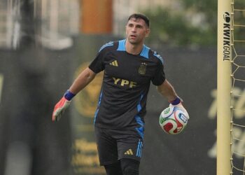 Dibu Martínez em treino da seleção argentina