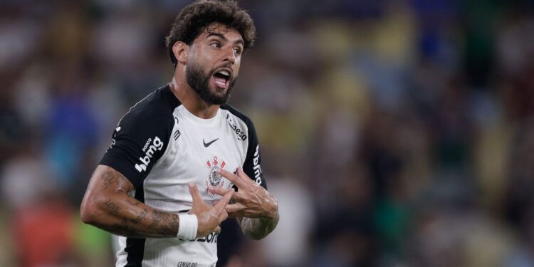 Yuri Alberto deixou o gramado da Neo Química Arena sob vaias da torcida após a derrota por 2 a 0 para o Platense, pela Libertadores.