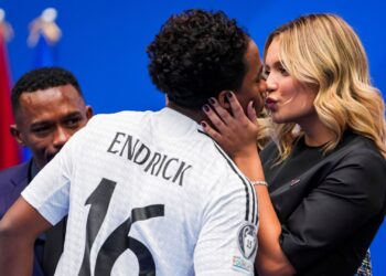 O futuro de Endrick voltou a ser assunto dentro e fora dos campos. Mesmo em alta no Lyon, o atacante brasileiro evitou qualquer definição sobre os próximos passos da carreira e chamou atenção ao envolver a esposa, Gabriely Miranda na decisão.