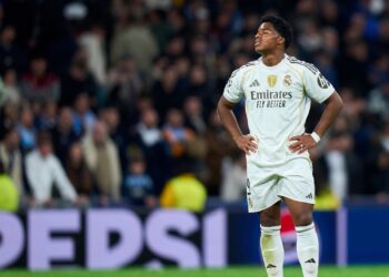 Após encerrar sua passagem pelo Lyon neste domingo, Endrick retornará ao Real Madrid.