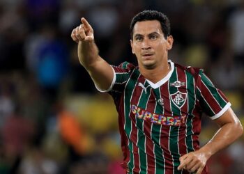 Ganso durante jogo do Fluminense