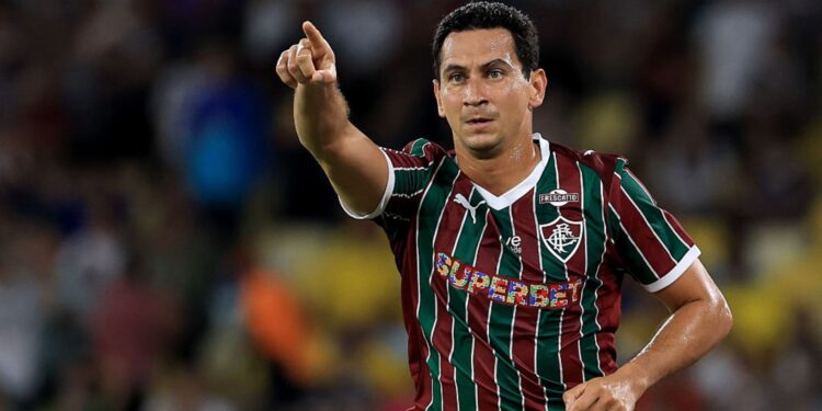 Ganso durante jogo do Fluminense