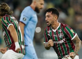 Lucho Acosta comemorando gol pelo Fluminense