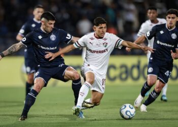 Lance do jogo entre Independiente Rivadavia e Fluminense
