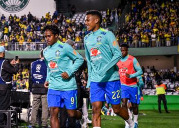 Endrick e Estêvão em jogo da Seleção Brasileira