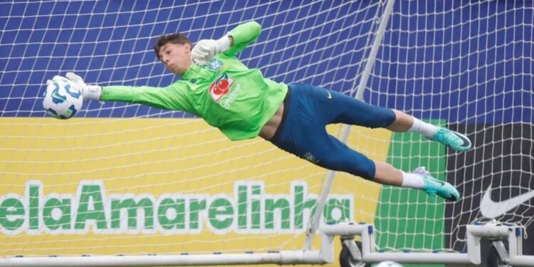 Goleiro do Flamengo é chamado por Ancelotti para preparação da Seleção na Copa