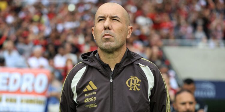 Leonardo Jardim durante jogo do Flamengo
