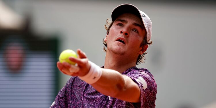 João Fonseca em ação contra Djokovic