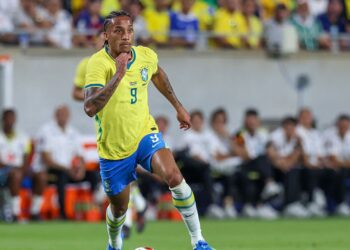 João Pedro durante jogo da Seleção Brasileira