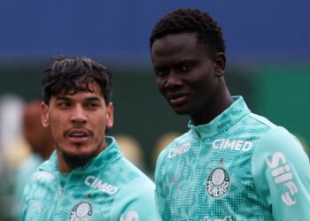Koné durante treinamento do Palmeiras