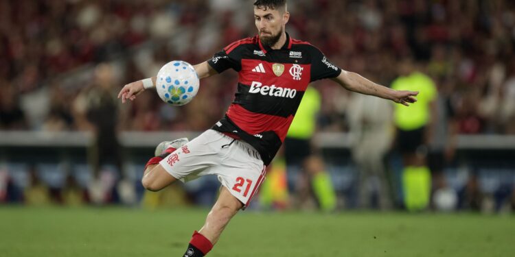 Jorginho teve uma fratura no dedão do pé direito confirmada nesta segunda-feira, 25, e está fora da partida contra o Cusco, pela Libertadores.