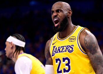 LeBron James protagonizou um momento tenso após derrota do Lakers nos playoffs.