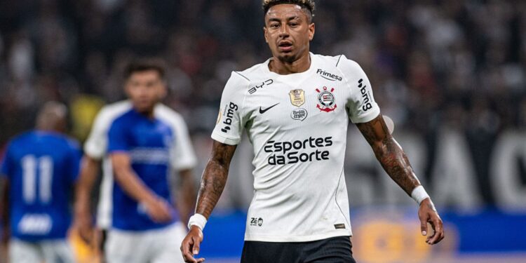 Lingard durante jogo do Corinthians