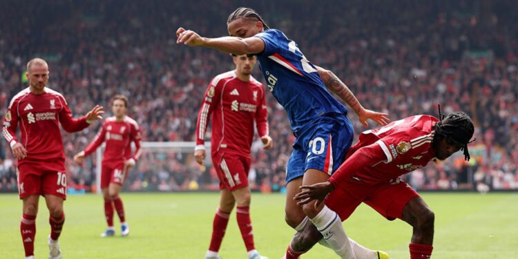 Lance do jogo entre Liverpool e Chelsea