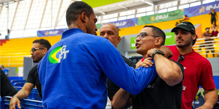 Lúcio Flávio, coordenador da GFTeam, destacou a evolução dos atletas no Brasileiro – Foto: divulgação