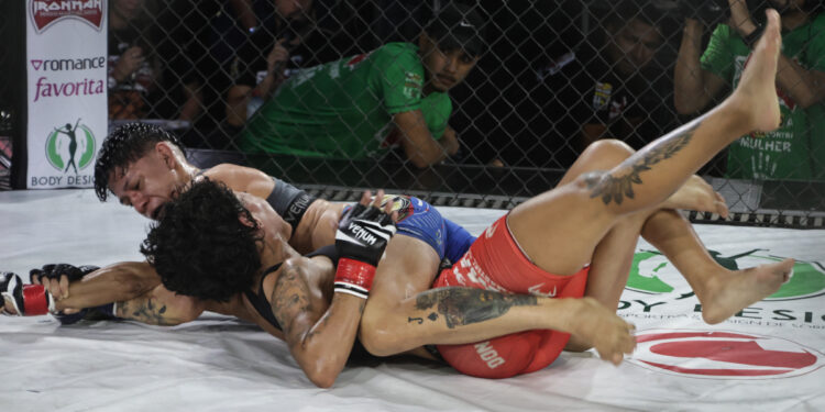 Marina Monteiro venceu Taynara Silva por finalização e conquistou o cinturão peso-palha do evento – Foto: divulgação