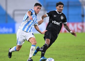 Medina aproveita ausência de Danilo e ganha espaço no Botafogo