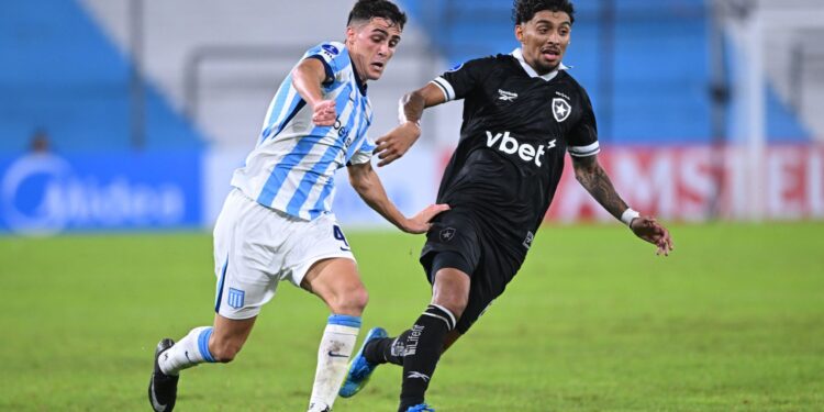 Medina aproveita ausência de Danilo e ganha espaço no Botafogo