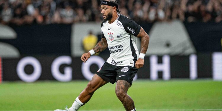 Memphis revela conversa com Diniz e garante estar pronto para a Copa