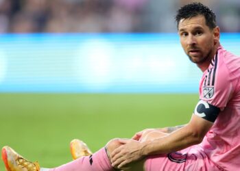 Messi deixa campo com dores antes da Copa do Mundo e preocupa Argentina