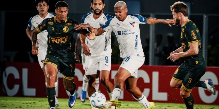 Lance do jogo entre Mirassol e LDU de Quito