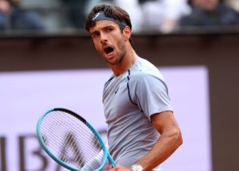 Musetti desiste de Roland Garros após lesão na coxa