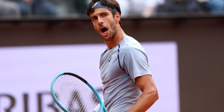 Musetti desiste de Roland Garros após lesão na coxa
