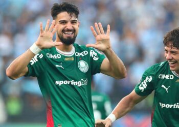 Flaco López comemorando gol pelo Palmeiras