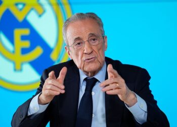 Florentino Pérez durante coletiva do Real Madrid